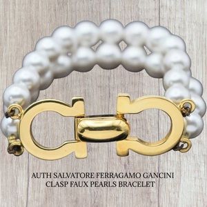 AUTHENTIC SALVATORE FERRAGAMO MADE IN ITALY GANCINI CLASP FAUX PEARLS BRACELET